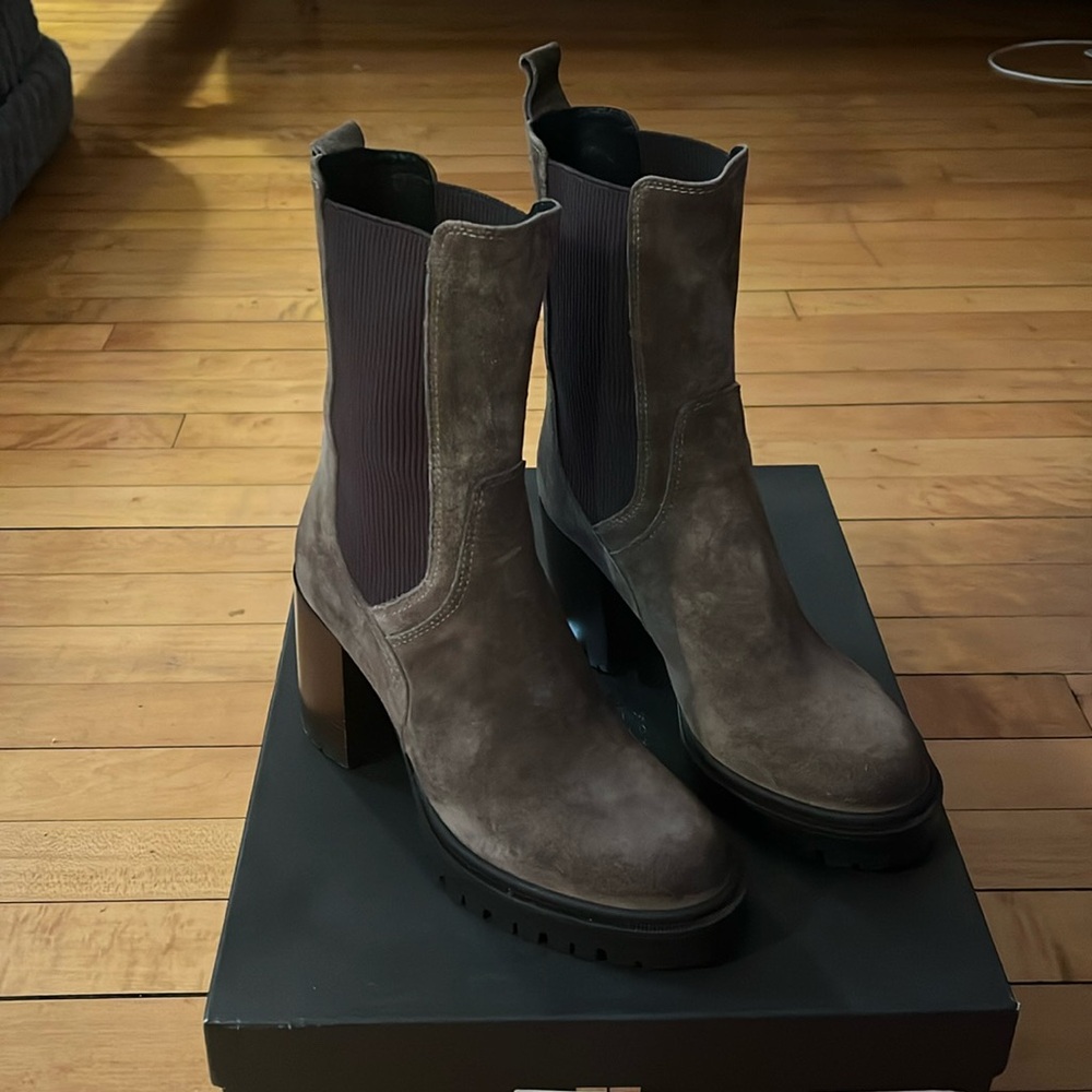 Excellent Condition Emanuele Crasto Suede Chelsea Boots Taupe Brown Size 38/8